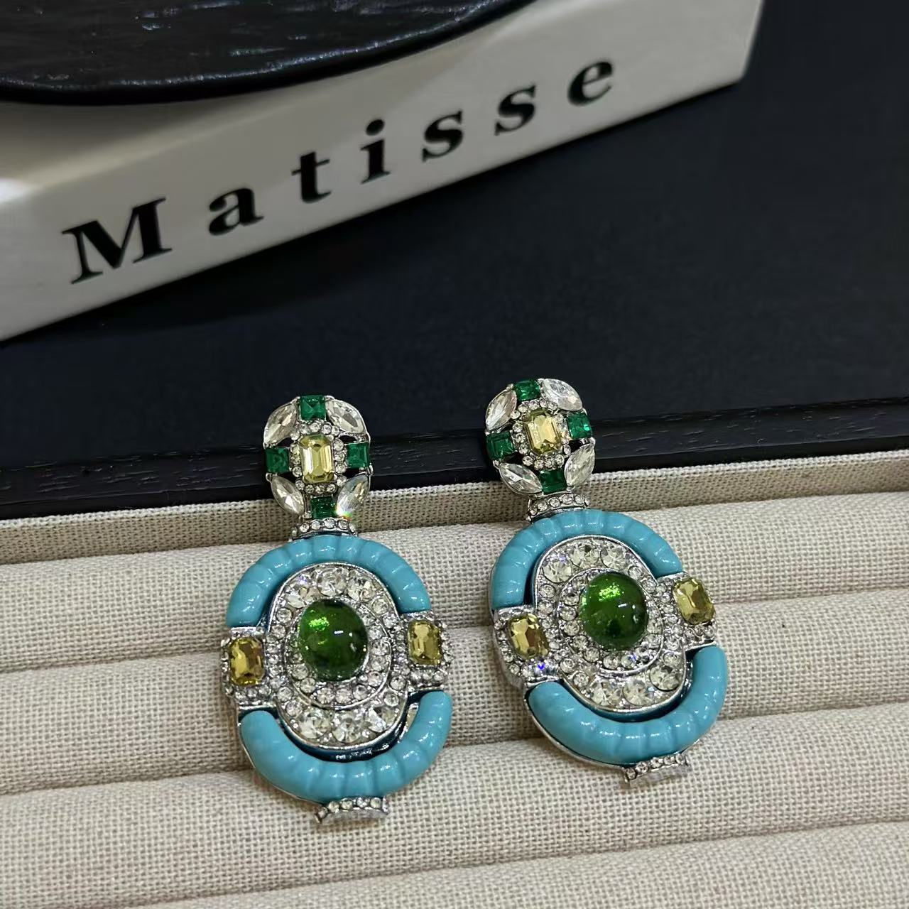 ヴィンテージターコイズエメラルドシルバードロップダングルイヤ - Vintage Fashion Eras のレビューと価格